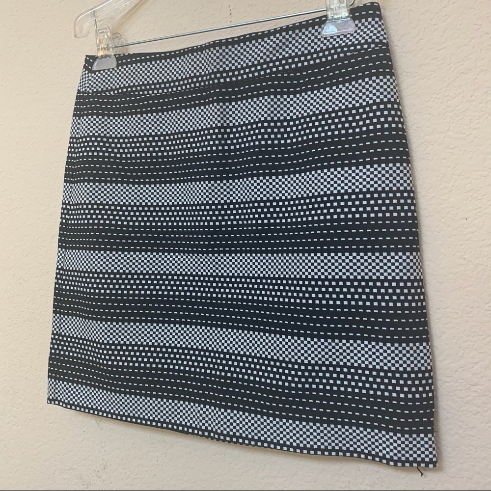 ✅ Ann Taylor LOFT Black White Square Pattern Skirt - Picture 2 of 9